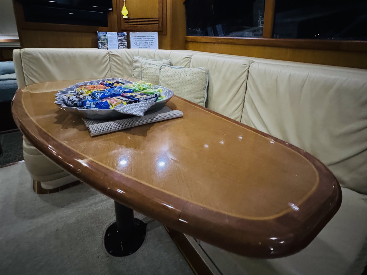 Living room of the fishing boat Ambition