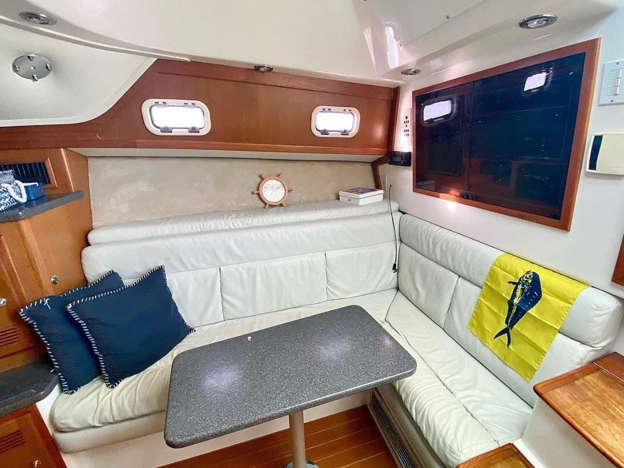 Saloon of the Sea Cruz 35 ft. fishing boat