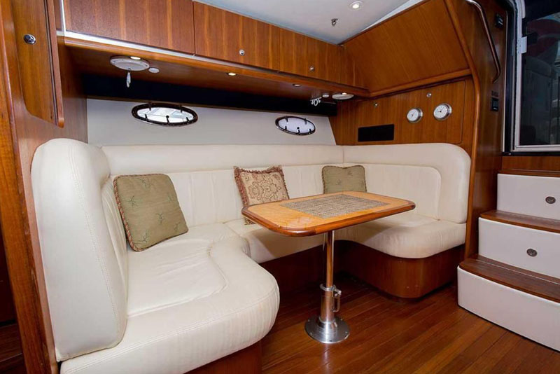 Quepos fishing boat Vitamin Sea 38 Ft _ Fishing charters