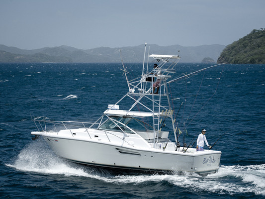 36-foot sport fishing boat El Jefe Too, rigged with top-tier fishing gear and technology, used for Papagayo fishing charters